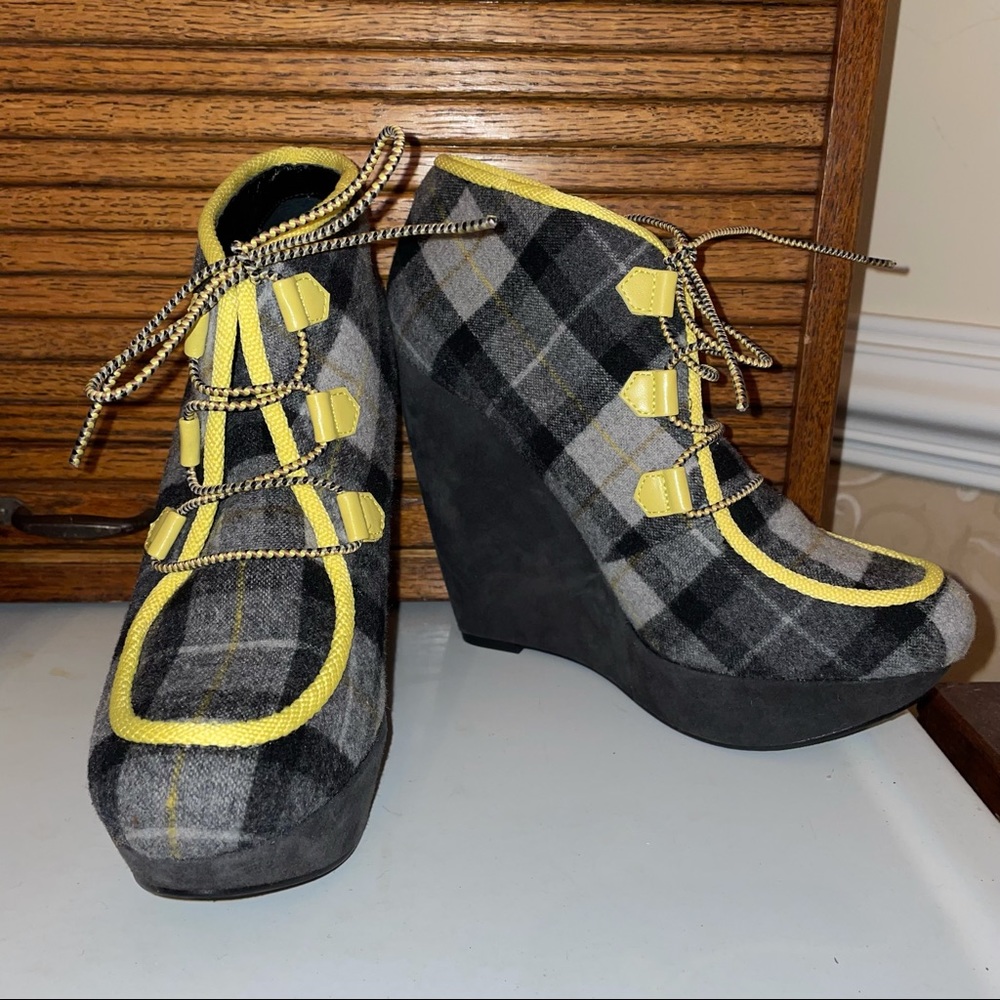 FABULOUS Rachel Roy Plaid Platform Wedges
